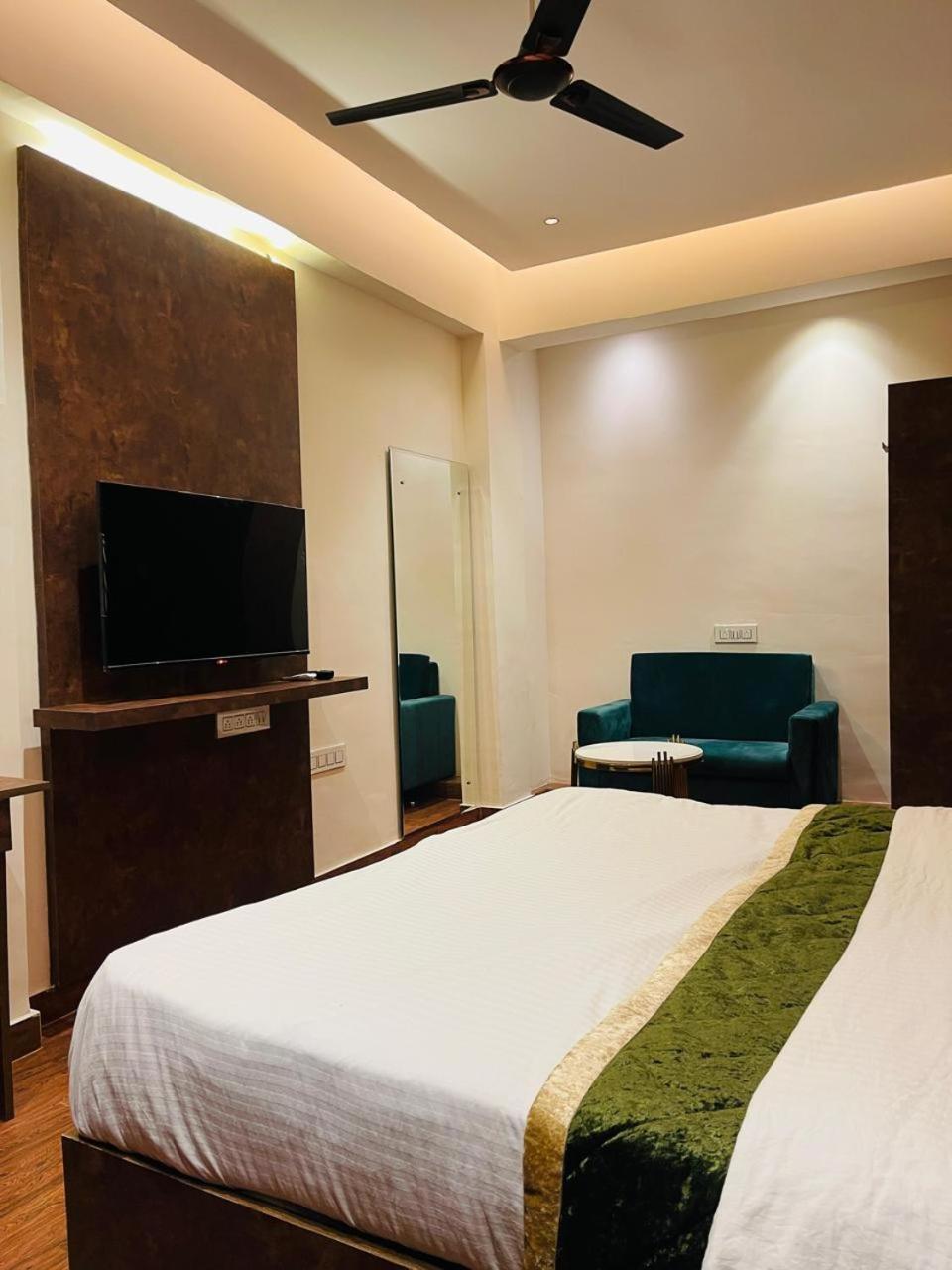 The Taaj Inn Bangalore Exterior photo