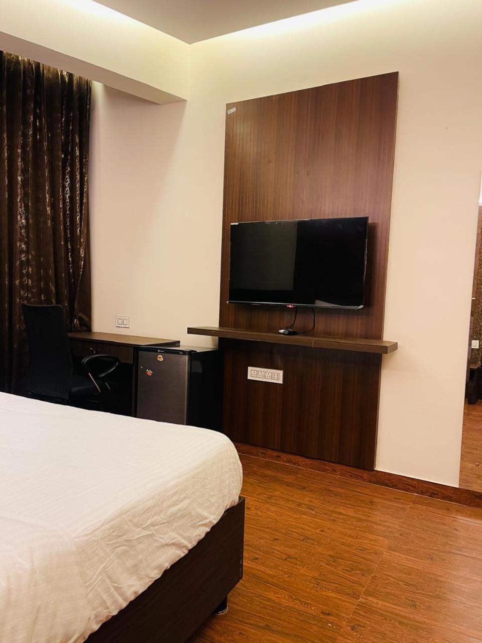 The Taaj Inn Bangalore Exterior photo